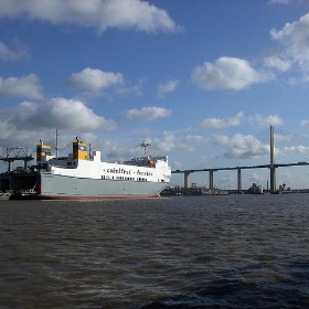 Thames river tour, Dartford bridge & ferry - daisybush