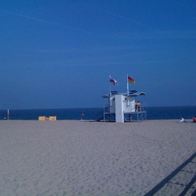 Lifeguard station at Great Yarmouth jetty - DavidHBolton