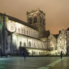 The beautiful Paisley Abbey at night - HappyHaggis