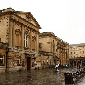 Courtyard and entrance to Roman Baths and further down is the entrance to the Pump Room - jmenard48