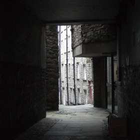 An old alley in Kendal - Haydn Blackey