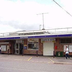 Debden station - Ewan-M