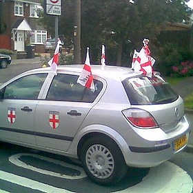 The flags are out in Luton.. nice. - cacophonyx