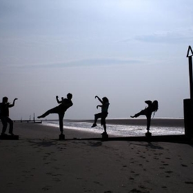 Silhouettes on the beach - clspeace